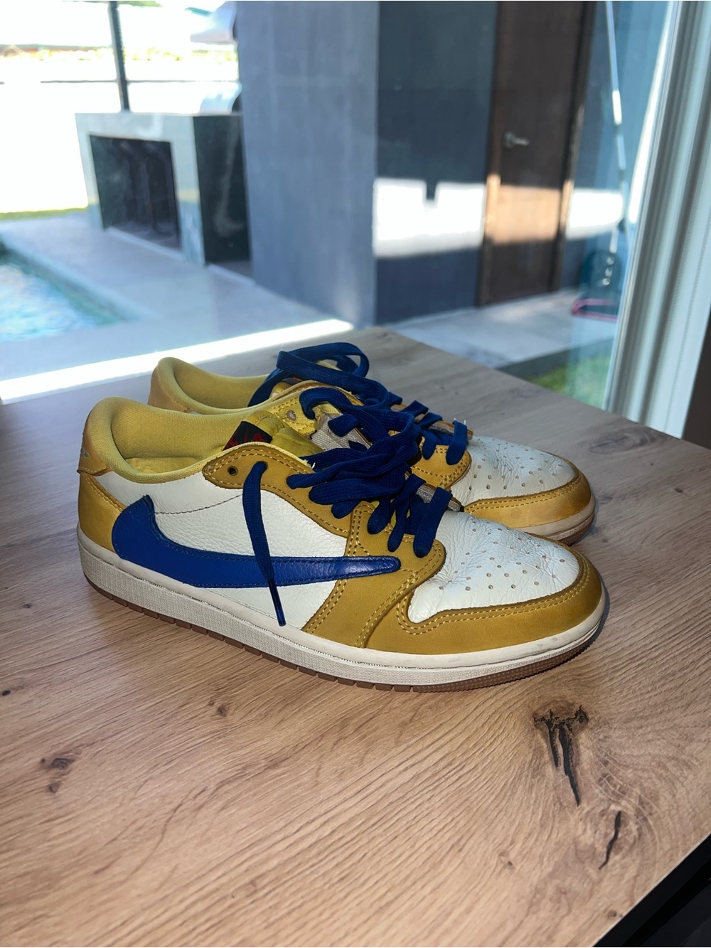 Nike Kids Low-Top Sneakers in White, Mustard & Blue Travis Scott’s